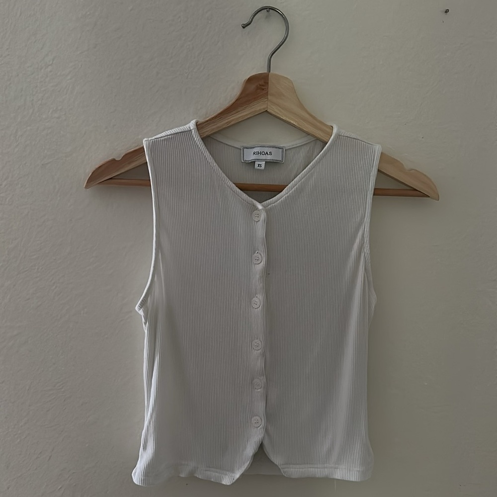 RIHOAS Tan Cream Sleeveless Buttoned Crop Top